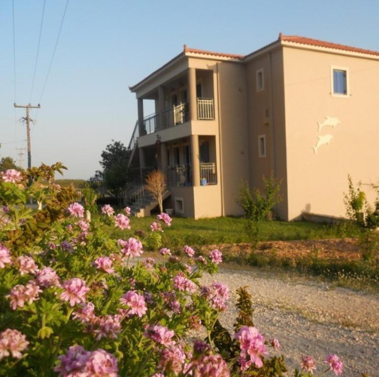 Regina Apartments Simotata Sissia Lourdata  Extérieur photo